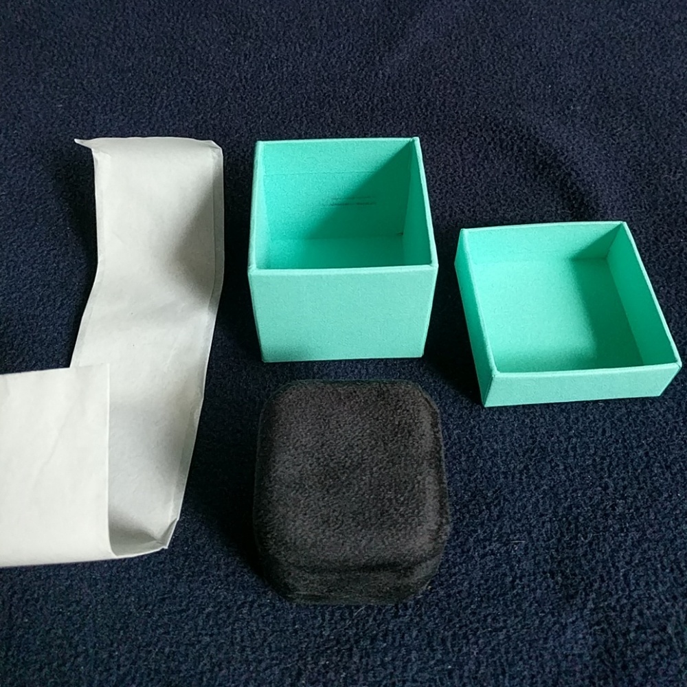 Tiffany & co. ring case + gift box